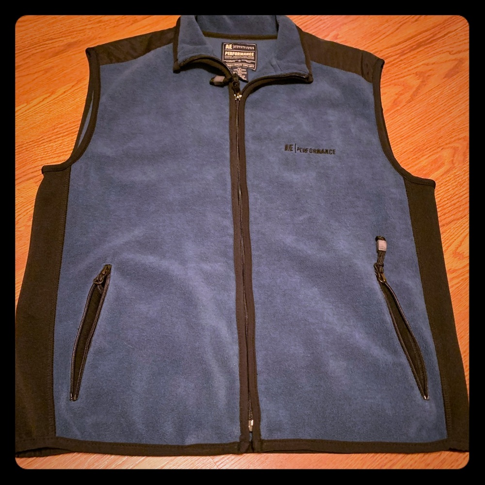 Men’s AE fleece vest